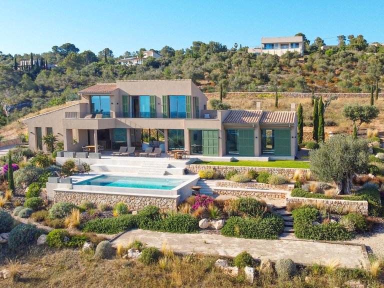 Villa for Sale in Puntiró, Palma De Mallorca, Balearic Islands 1