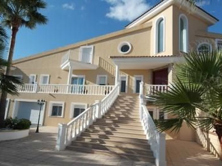 Villa for Sale in Escandinavia, L'alfas Del Pi, Alicante 1