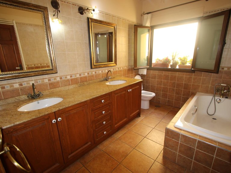 Villa for Sale in Callosa D en Sarria, Callosa D'en Sarrià, Alicante 32