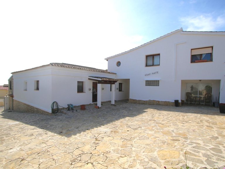 Villa for Sale in Ortenbach, Calpe, Alicante 3