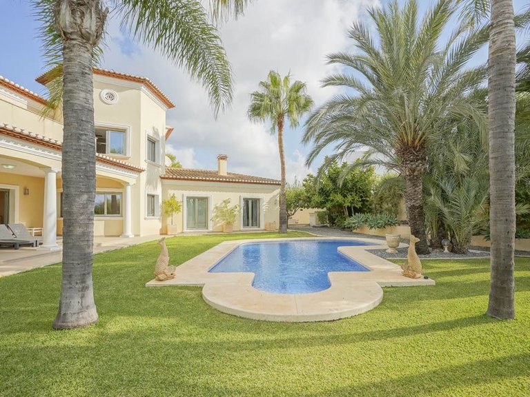 Villa for Sale in Cala Advocat - Baladrar, Benissa, Alicante 2