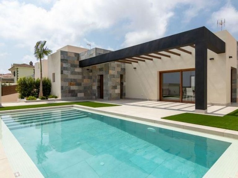 Villa for Sale in La siesta, Torrevieja, Alicante 1