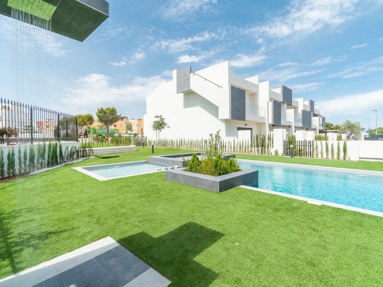 Villa for Sale in Los balcones, Torrevieja, Alicante 45