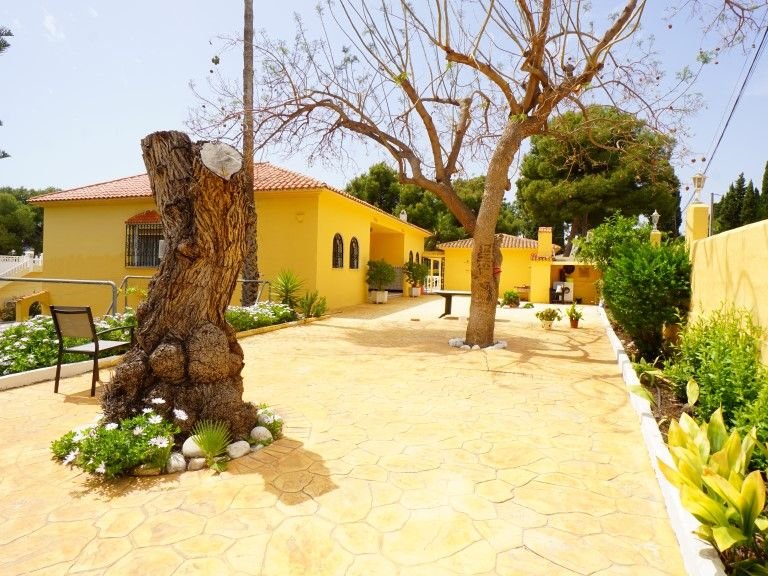 Town House for Sale in Alfaz del PI Pueblo-Urbanizaciones, L'alfas Del Pi, Alicante 1