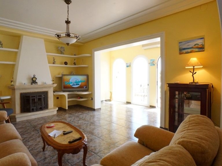 Town House for Sale in Alfaz del PI Pueblo-Urbanizaciones, L'alfas Del Pi, Alicante 3