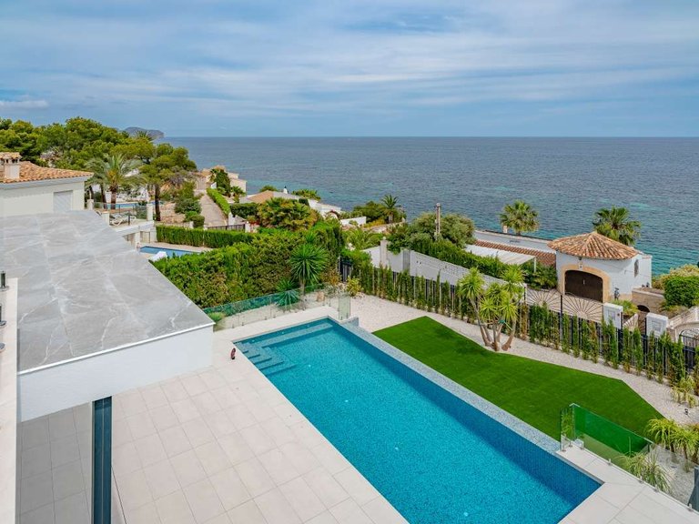 Villa for Sale in Playa de Fossa-Levante, Calpe, Alicante 3
