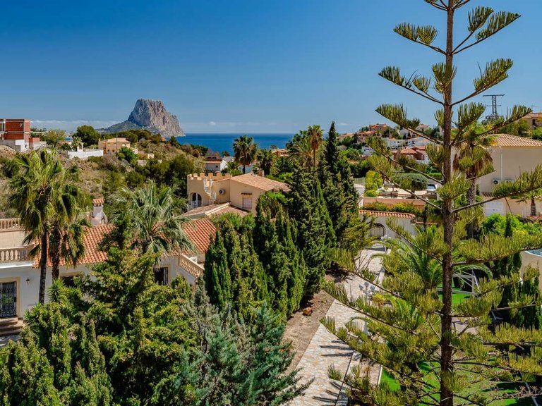 Villa for Sale in Maryvilla, Calpe, Alicante 2