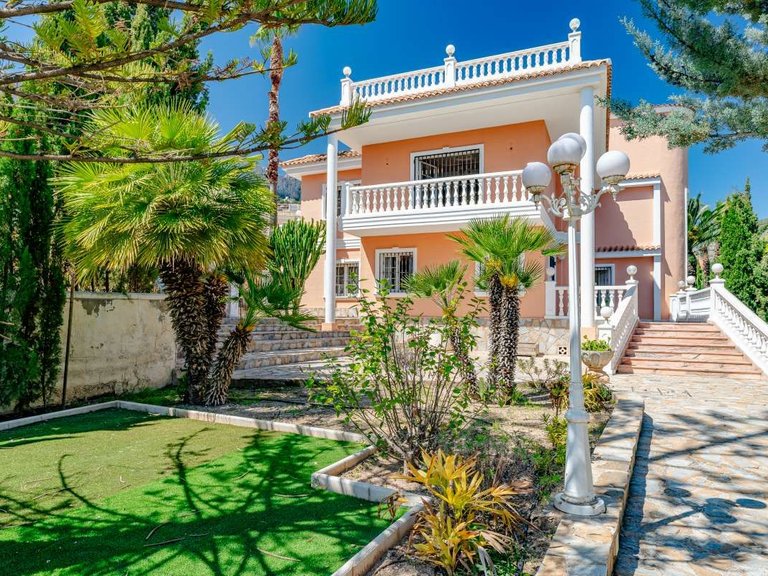 Villa for Sale in Maryvilla, Calpe, Alicante 3