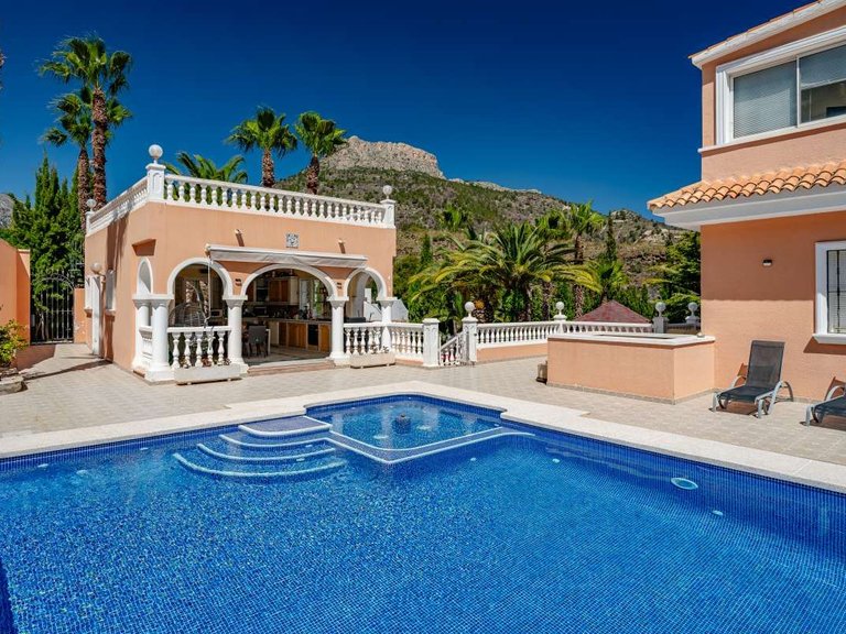 Villa for Sale in Maryvilla, Calpe, Alicante 36