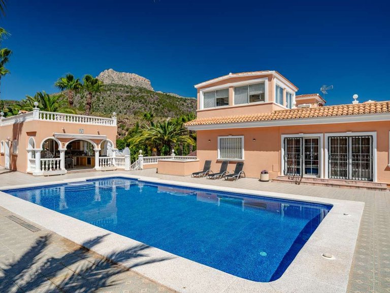 Villa for Sale in Maryvilla, Calpe, Alicante 4