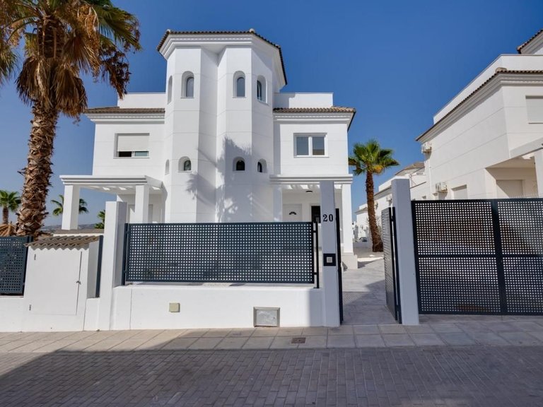 Villa for Sale in La marina, San Fulgencio, Alicante 1