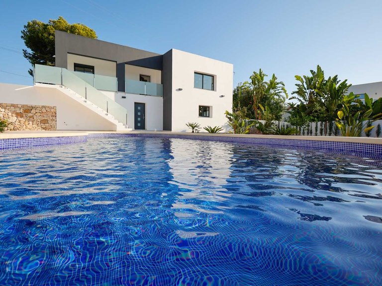 Villa for Sale in Playa De La Fossa, Calpe, Alicante 1