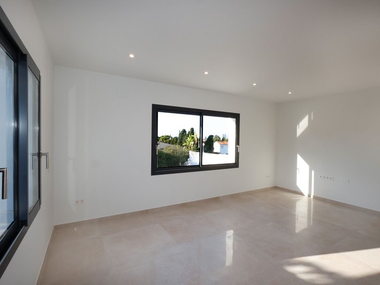 Villa for Sale in Playa De La Fossa, Calpe, Alicante 21
