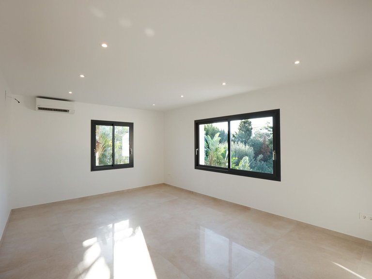 Villa for Sale in Playa De La Fossa, Calpe, Alicante 23