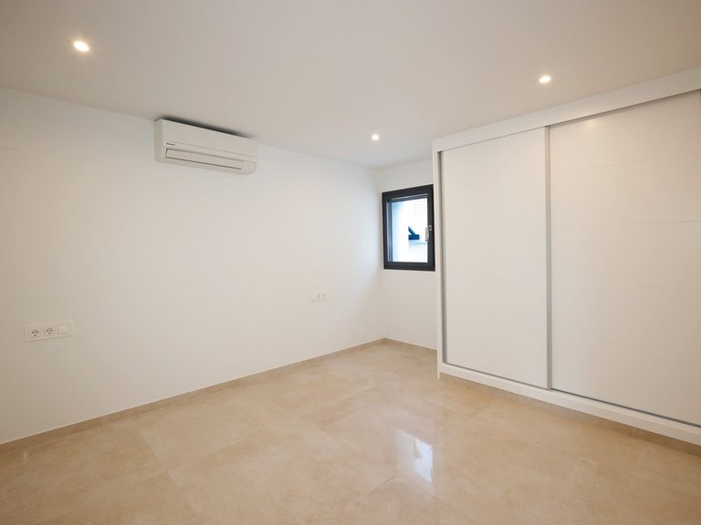 Villa for Sale in Playa De La Fossa, Calpe, Alicante 35