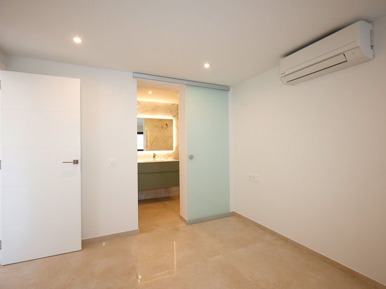 Villa for Sale in Playa De La Fossa, Calpe, Alicante 37