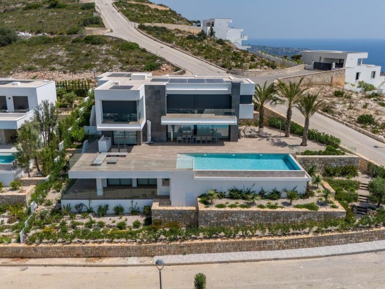 Villa for Sale in El Cuartón - Heliomar, Málaga, Malaga 2