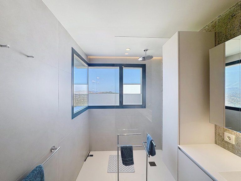 Villa for Sale in El Cuartón - Heliomar, Málaga, Malaga 28