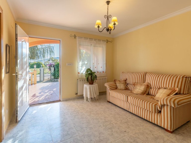 Villa for Sale in Pueblo 15, Jalon - Xalo, Alicante 10