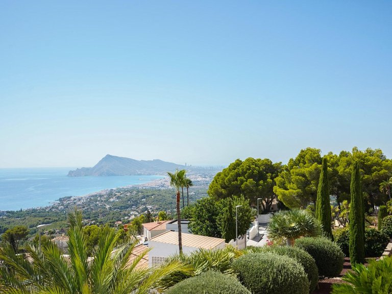 Villa for Sale in Urbanizaciones, Altea, Alicante 39