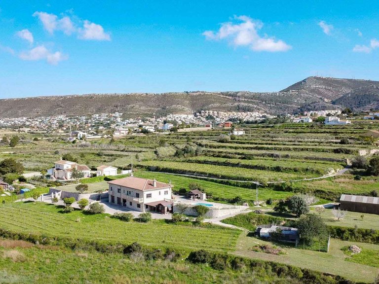 Villa for Sale in La Lluca - La Tarraula, Jávea - Xàbia, Alicante 1