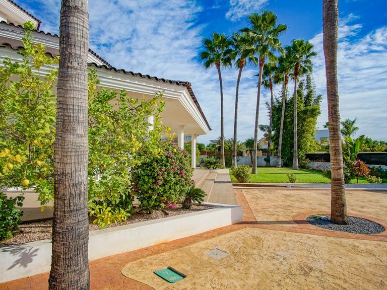 Villa for Sale in Alfaz del PI Pueblo-Urbanizaciones, L'alfas Del Pi, Alicante 40