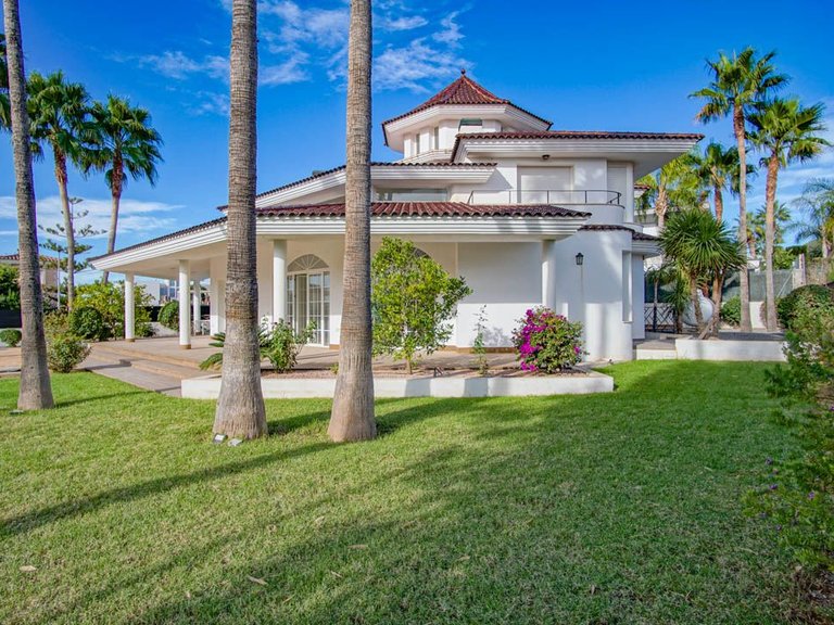 Villa for Sale in Alfaz del PI Pueblo-Urbanizaciones, L'alfas Del Pi, Alicante 46