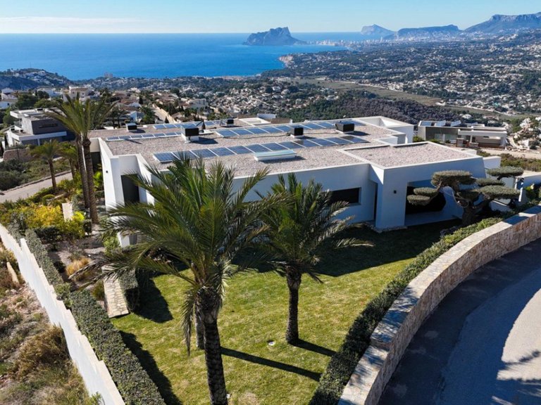 Villa for Sale in El Cuartón - Heliomar, Málaga, Malaga 2