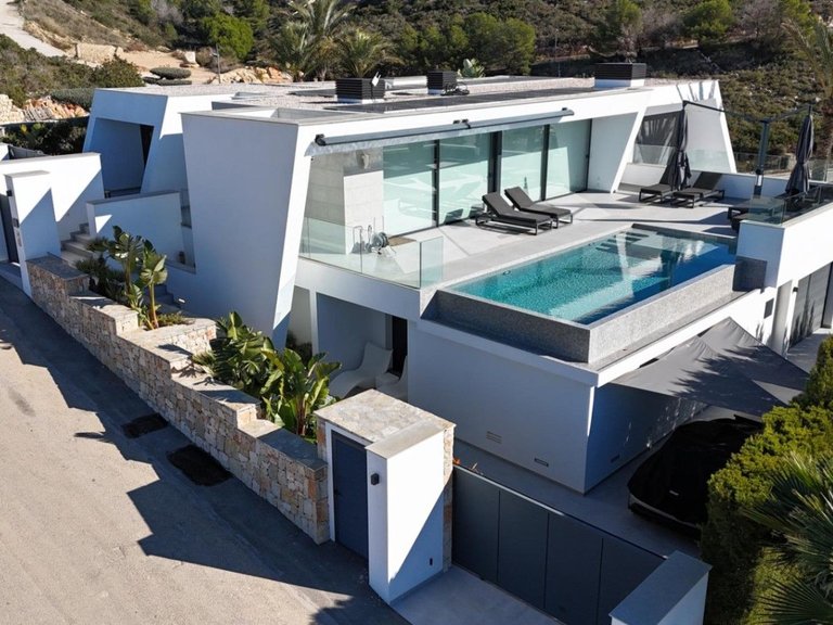 Villa for Sale in El Cuartón - Heliomar, Málaga, Malaga 4