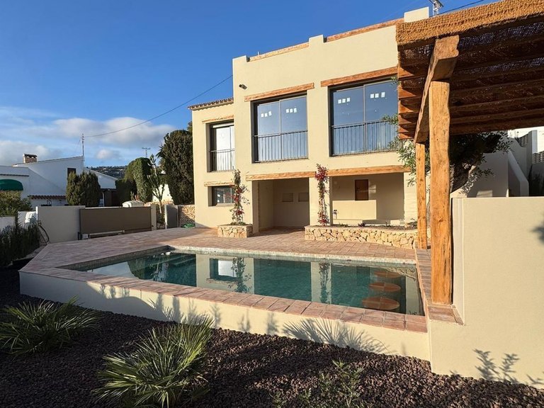 Villa for Sale in playa fustera, Benissa, Alicante 1