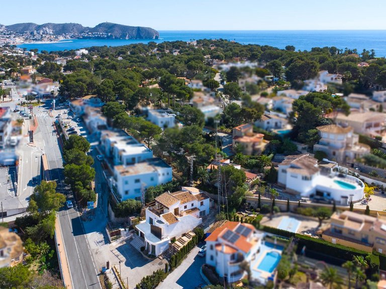 Commercial for Sale in Cala Advocat - Baladrar, Benissa, Alicante 1