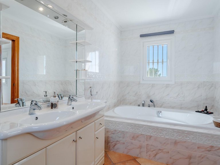 Villa for Sale in La vallesa, Calpe, Alicante 43