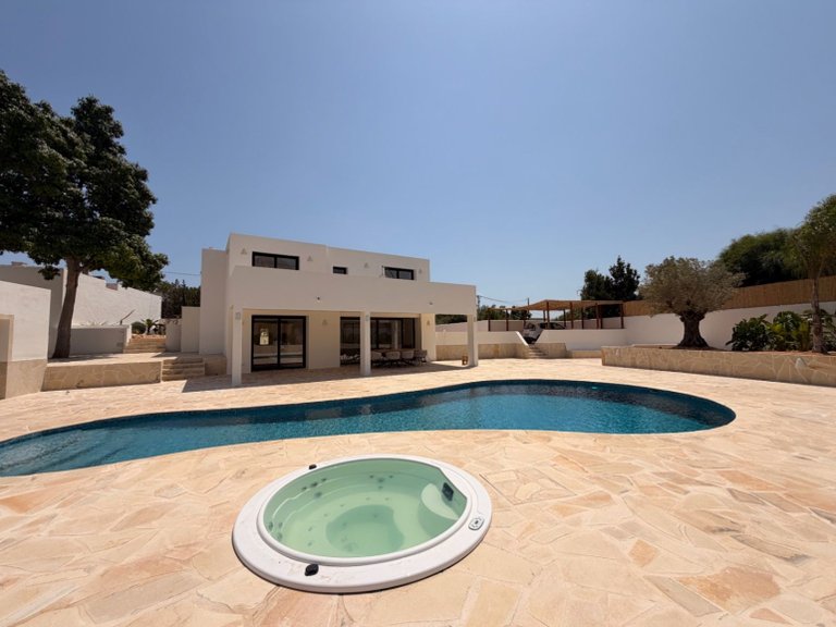 Villa for Sale in Northern spain, Ansoain, Navarra 1