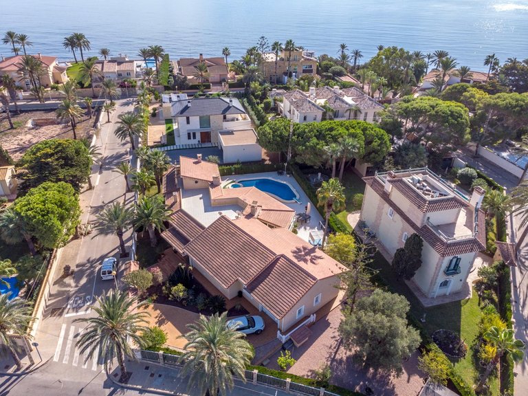 Villa for Sale in Costa Blanca Cabo Roig, Alicante 4