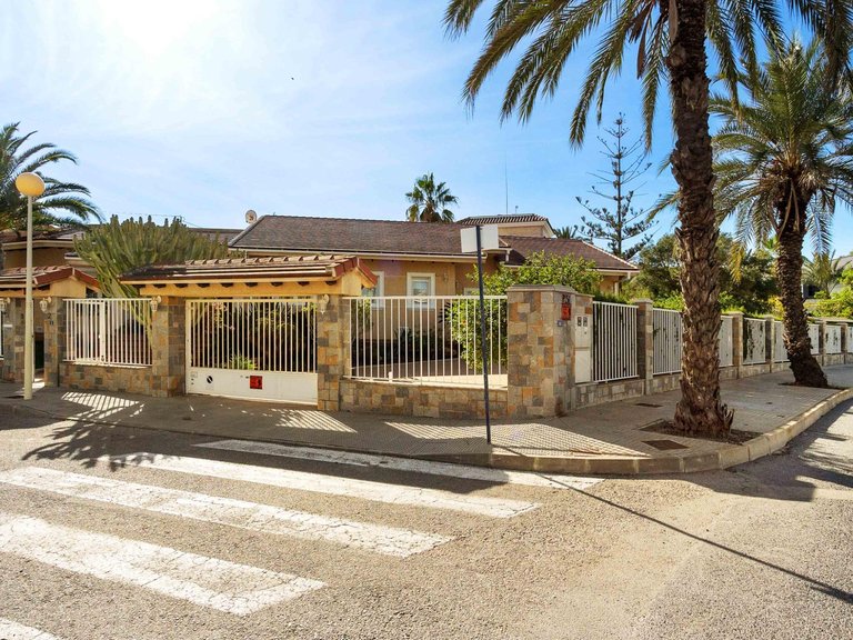 Villa for Sale in Costa Blanca Cabo Roig, Alicante 46