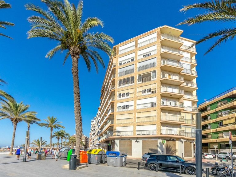 Apartment for Sale in Costa Blanca Torrevieja, Alicante 25