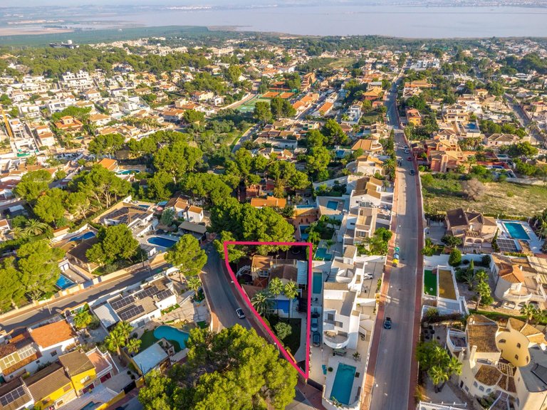 Villa for Sale in Costa Blanca Torrevieja, Alicante 2