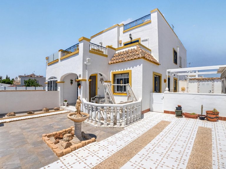 Town House for Sale in Torrevieja, Alicante 1