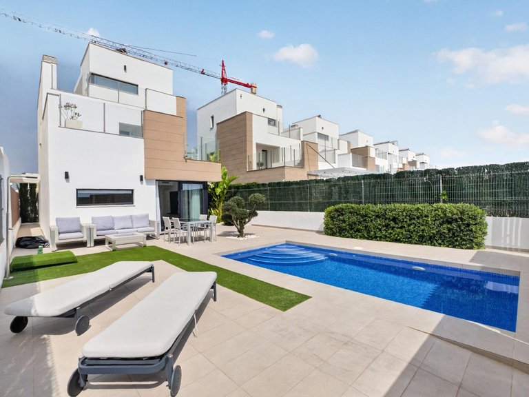 Villa for Sale in Guardamar Del Segura, Alicante 3
