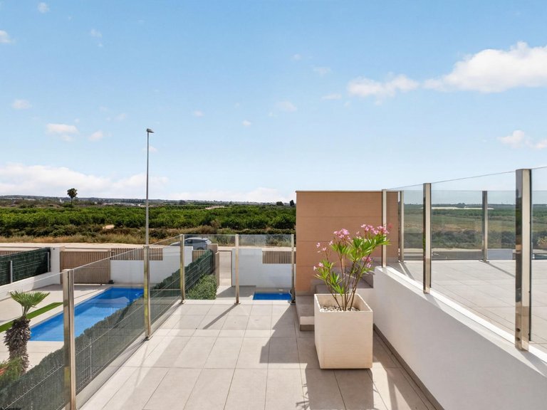 Villa for Sale in Guardamar Del Segura, Alicante 31
