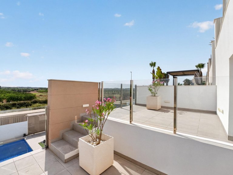 Villa for Sale in Guardamar Del Segura, Alicante 32