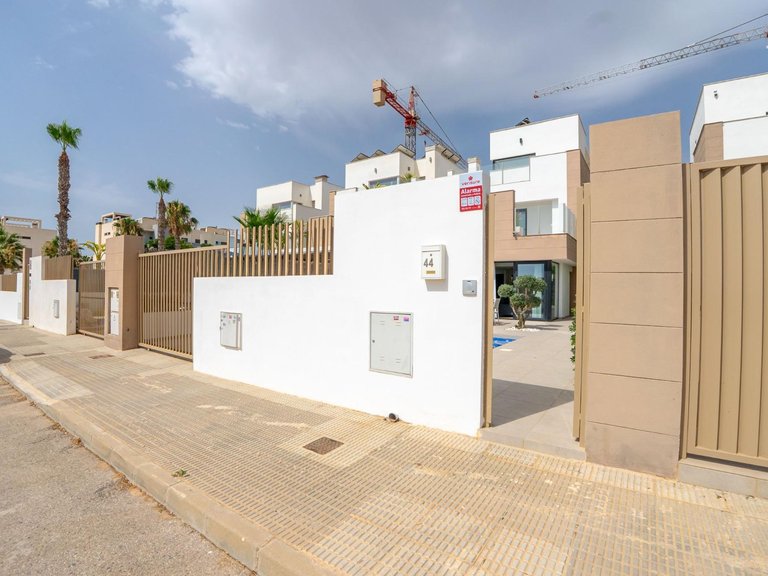 Villa for Sale in Guardamar Del Segura, Alicante 49