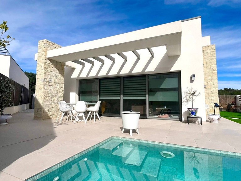 Villa for Sale in Inland San Miguel De Salinas, Alicante 1