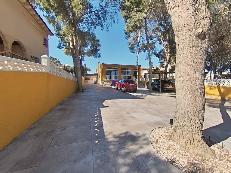 Villa for Sale in Costa Blanca Torrevieja, Alicante 8