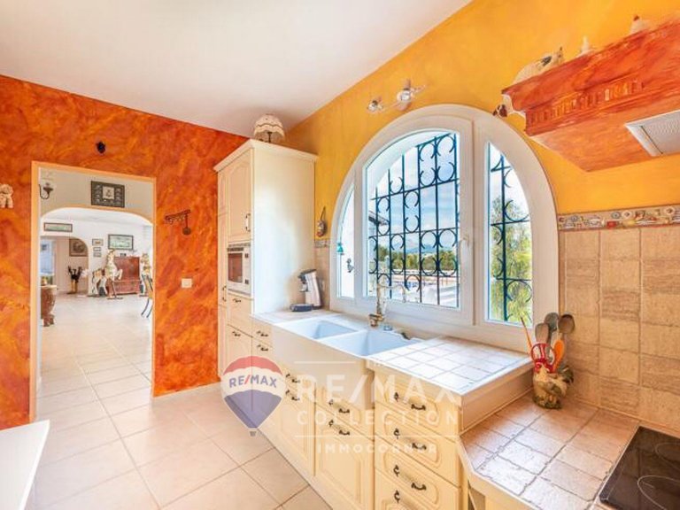 Bright villa with garden, terraces with porch and pool in Nova Santa Ponsa , Calvià, Baleares 10