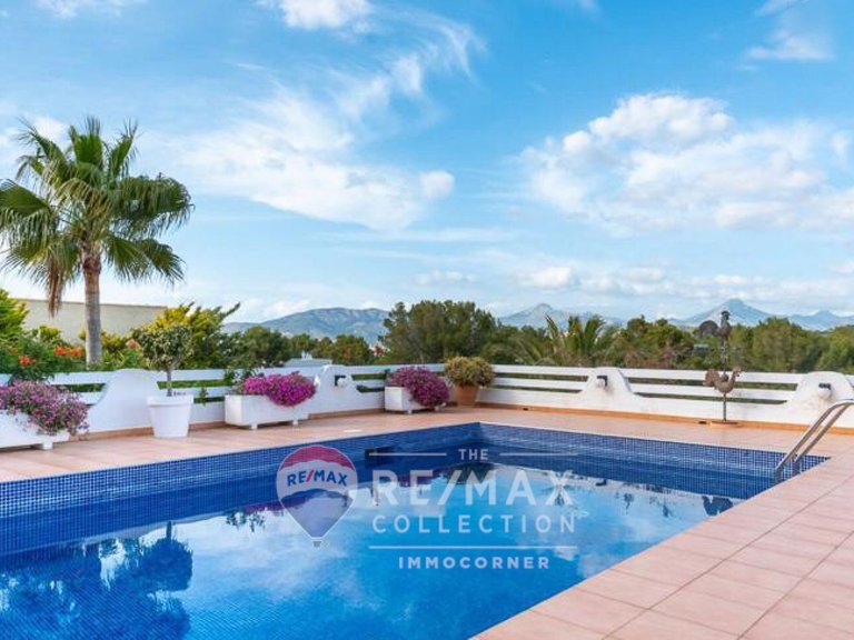 Bright villa with garden, terraces with porch and pool in Nova Santa Ponsa , Calvià, Baleares 14