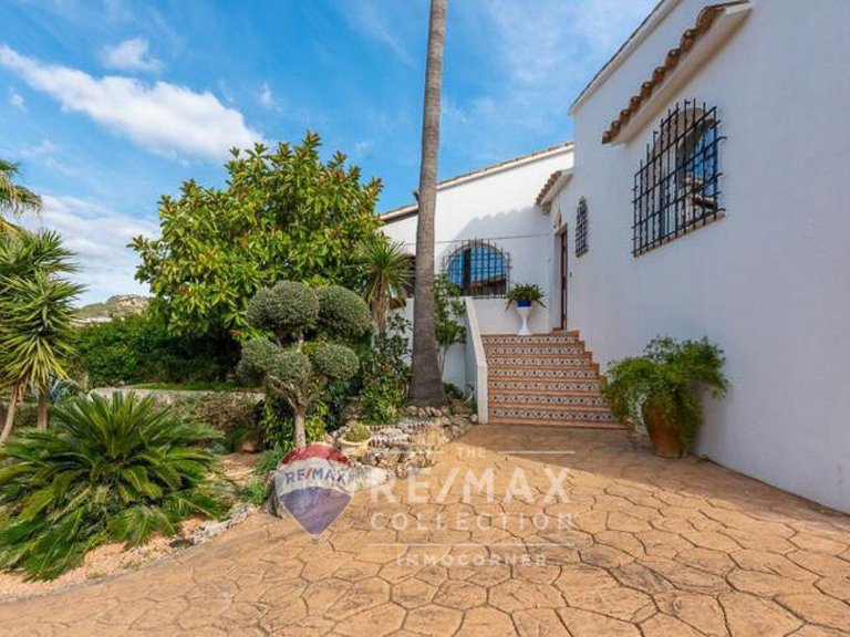 Bright villa with garden, terraces with porch and pool in Nova Santa Ponsa , Calvià, Baleares 17