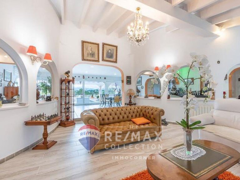 Bright villa with garden, terraces with porch and pool in Nova Santa Ponsa , Calvià, Baleares 4