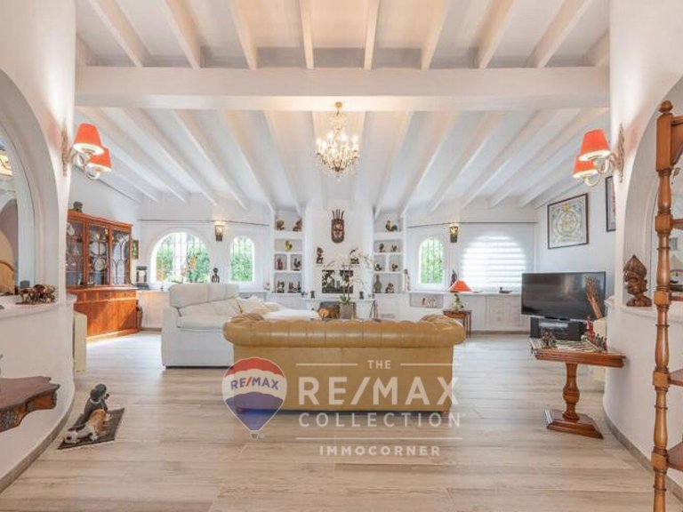 Bright villa with garden, terraces with porch and pool in Nova Santa Ponsa , Calvià, Baleares 5