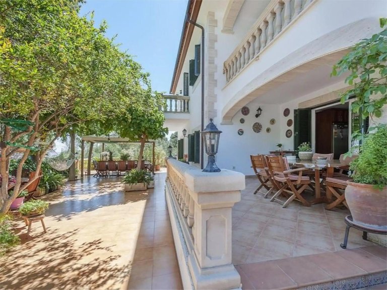 Eight-Bedroom Villa with Pool and Sea Views in Cas Catalá , Calvià, Baleares 3